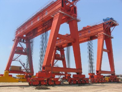 Crane gantry mount rail